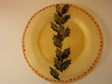 Assiette 27cm peinte à la main sous verre modèle original "Houx"